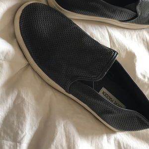 Steve maddens slip-ons